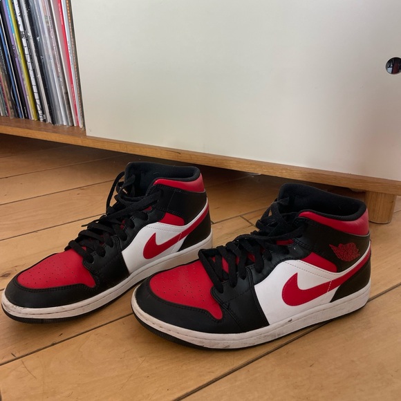 Nike Air Jordans men’s 10.5 (worn once!) - Picture 2 of 8